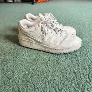 Size 5Y (women’s 6.5 or 7) all white new balance 550!